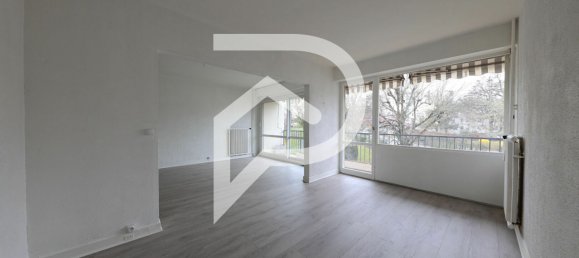 3 bedrooms Apartment in Evry, France No. 121554 3