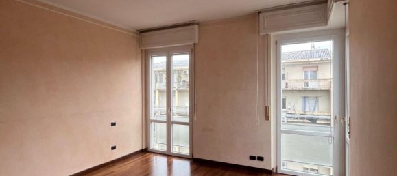 Apartamento de 4 habitaciónes en Vercelli, Italy No. 213681 18