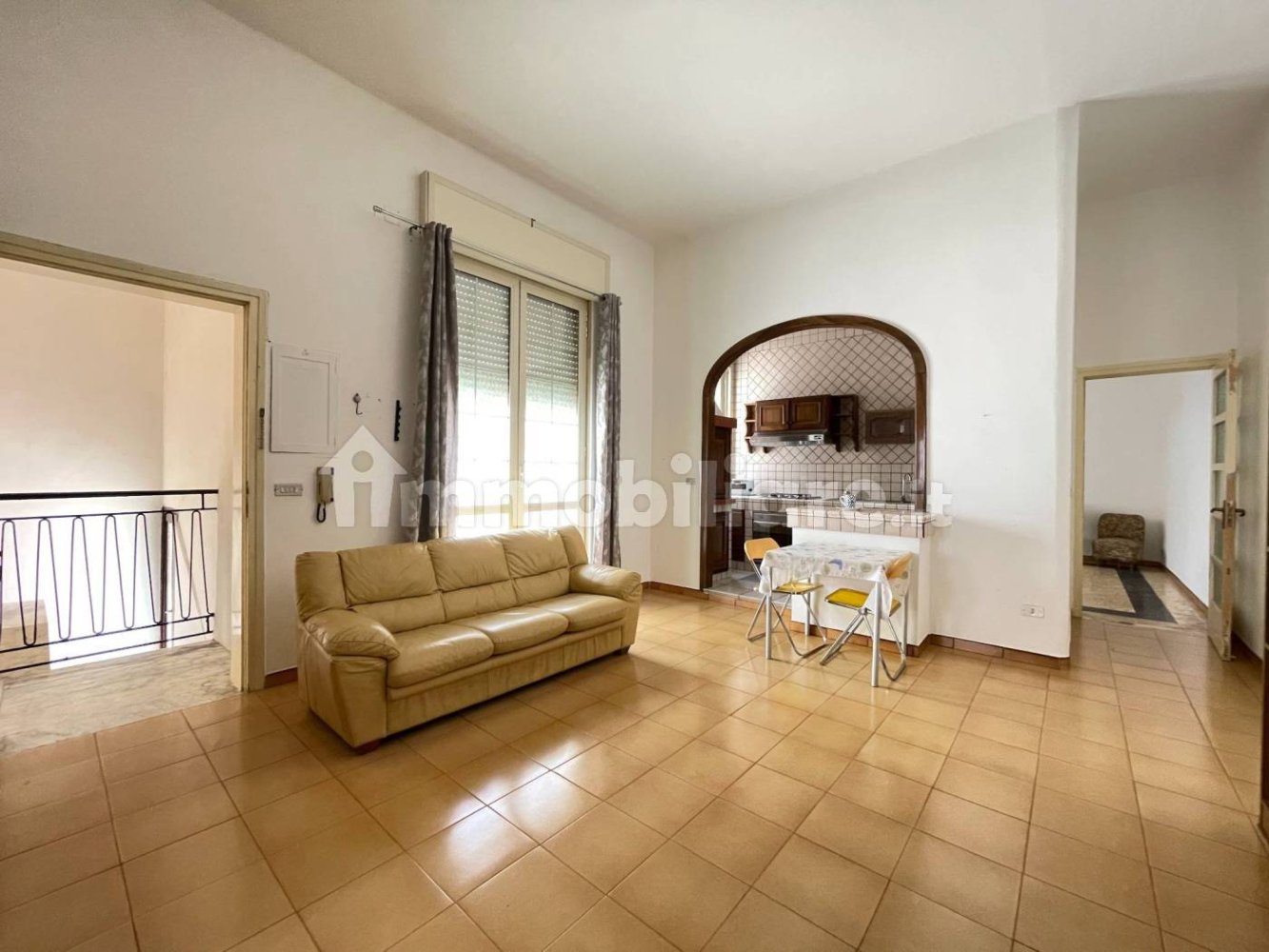 Apartamento de 2 dormitorios en Lecce, Italy No. 374412