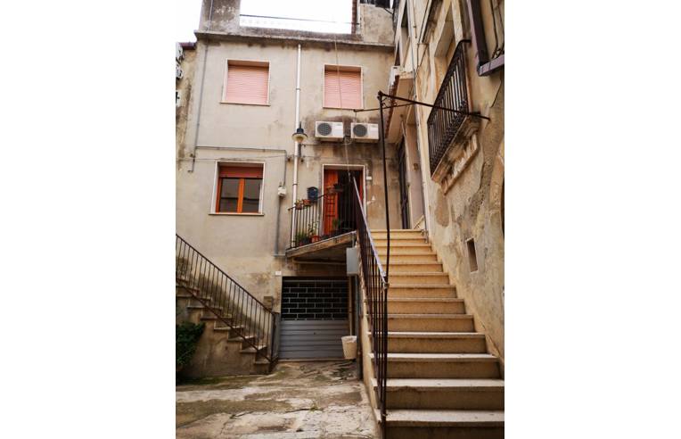 2 bedrooms House in Chiaramonte Gulfi, Italy No. 253194