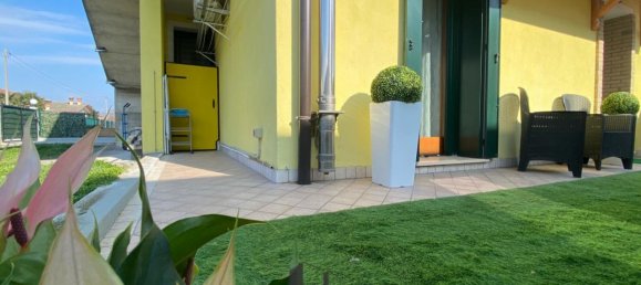 3 rooms Apartment in Salgareda, Italy No. 34245 10