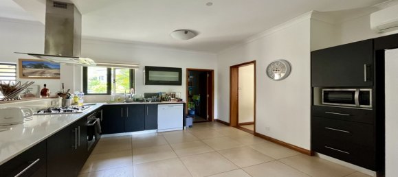 5 bedrooms Villa in Riviere Noire, Mauritius No. 130 5