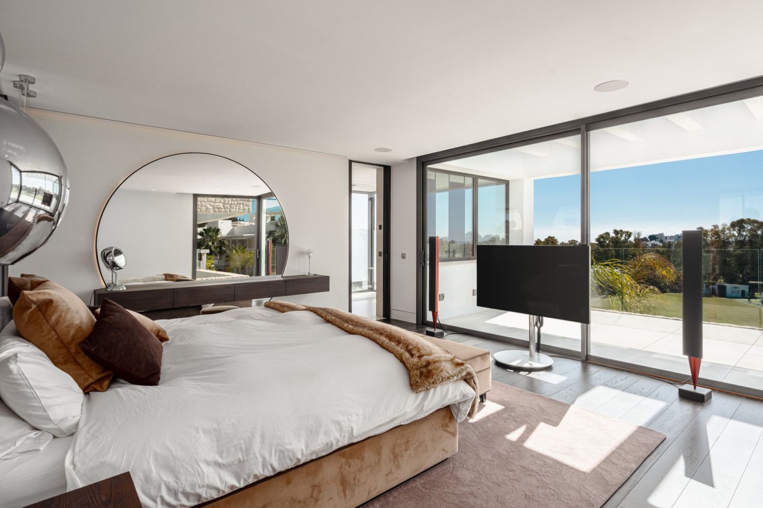 5 bedrooms Villa in Malaga, Spain No. 34030