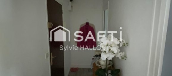 Studio in Chartres, France No. 152391 4