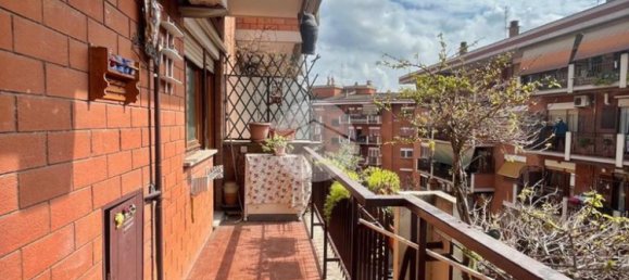 2 bedrooms Apartment in Rome, Italy No. 54003 4