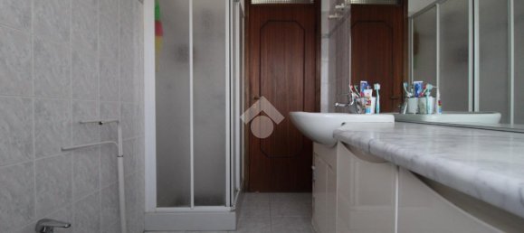 3-salle Appartement à Rescaldina, Italy No. 5701 16