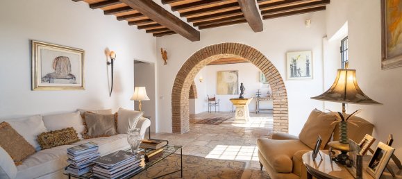 35 rooms Villa in Cortona, Italy No. 44557 2