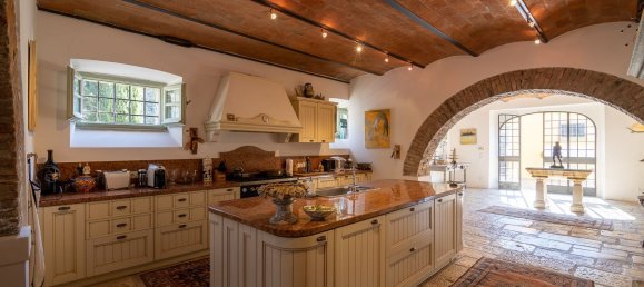 35 rooms Villa in Cortona, Italy No. 44557 46