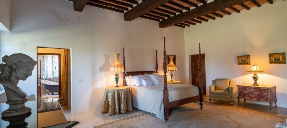 35 rooms Villa in Cortona, Italy No. 44557 9