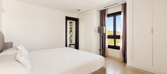 5 bedrooms Villa in Marbella, Spain No. 4651 13