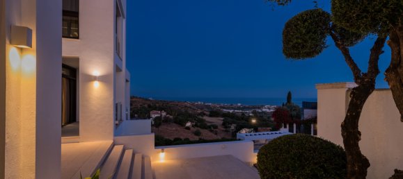 5 bedrooms Villa in Marbella, Spain No. 4651 22