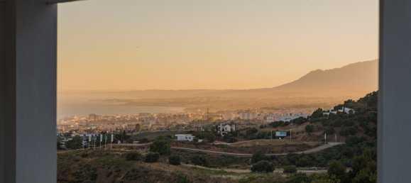 5 bedrooms Villa in Marbella, Spain No. 4651 15