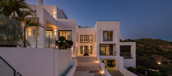 5 bedrooms Villa in Marbella, Spain No. 4651 20