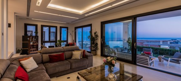 5 bedrooms Villa in Marbella, Spain No. 4651 10