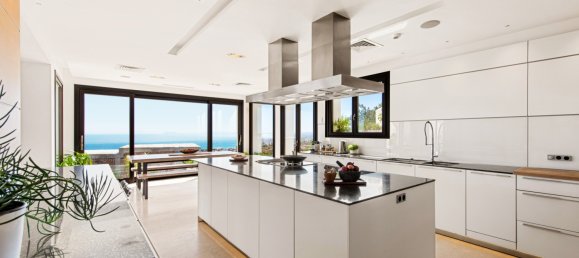 5 bedrooms Villa in Marbella, Spain No. 4651 5