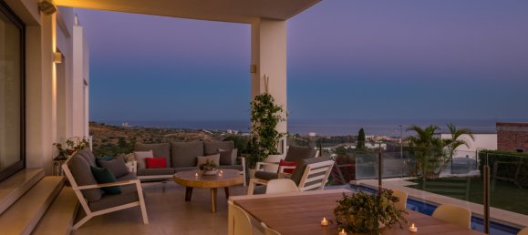 5 bedrooms Villa in Marbella, Spain No. 4651 18