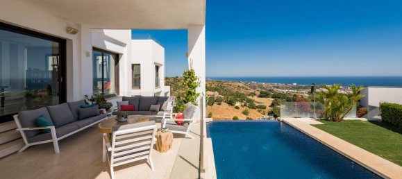 5 bedrooms Villa in Marbella, Spain No. 4651 4