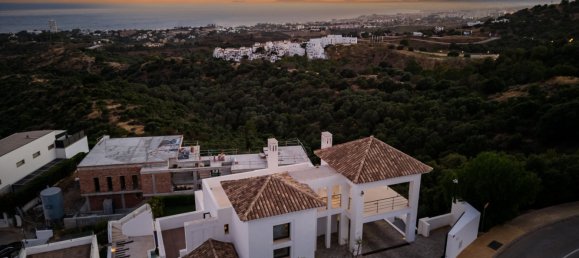 5 bedrooms Villa in Marbella, Spain No. 4651 23