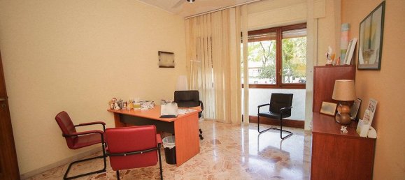 3 bedrooms Apartment in Palermo, Italy No. 197256 3