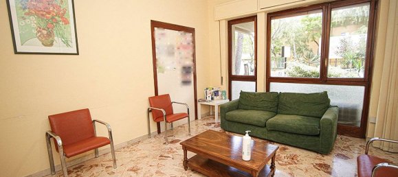3 bedrooms Apartment in Palermo, Italy No. 197256 4