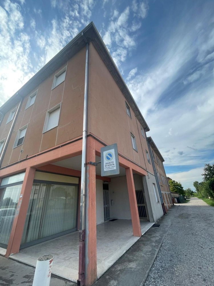 4 bedrooms Apartment in Borgo Mantovano, Italy No. 338415