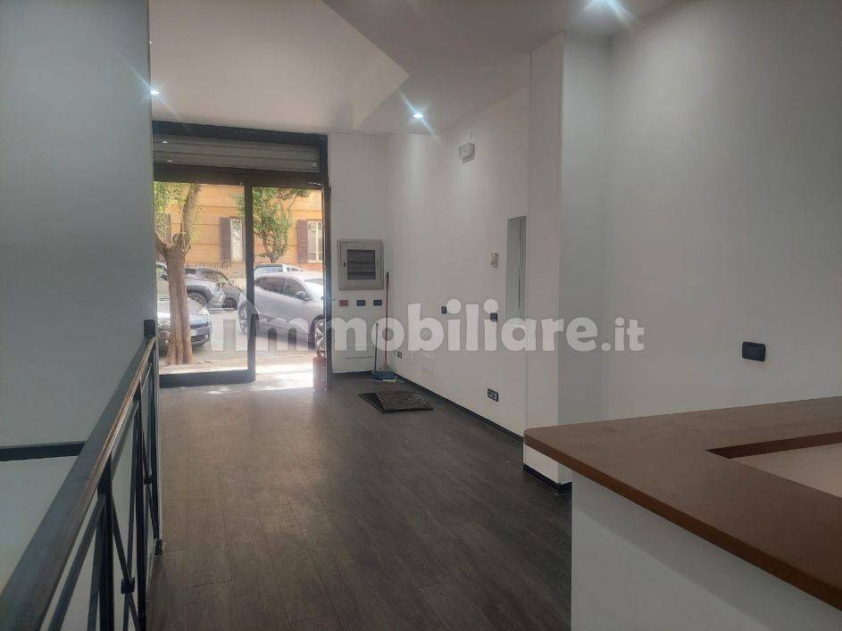 2غرفة عقار تجاري في Rome, Italy رقم 385863