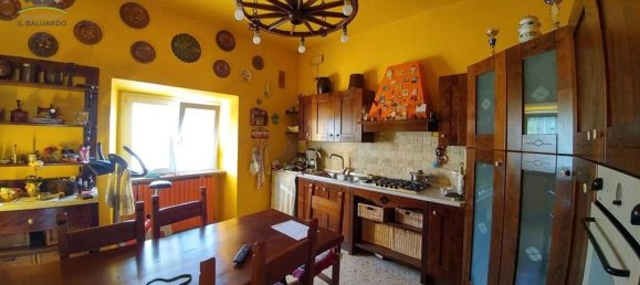 5 rooms House in Lucca, Italy No. 102705 4