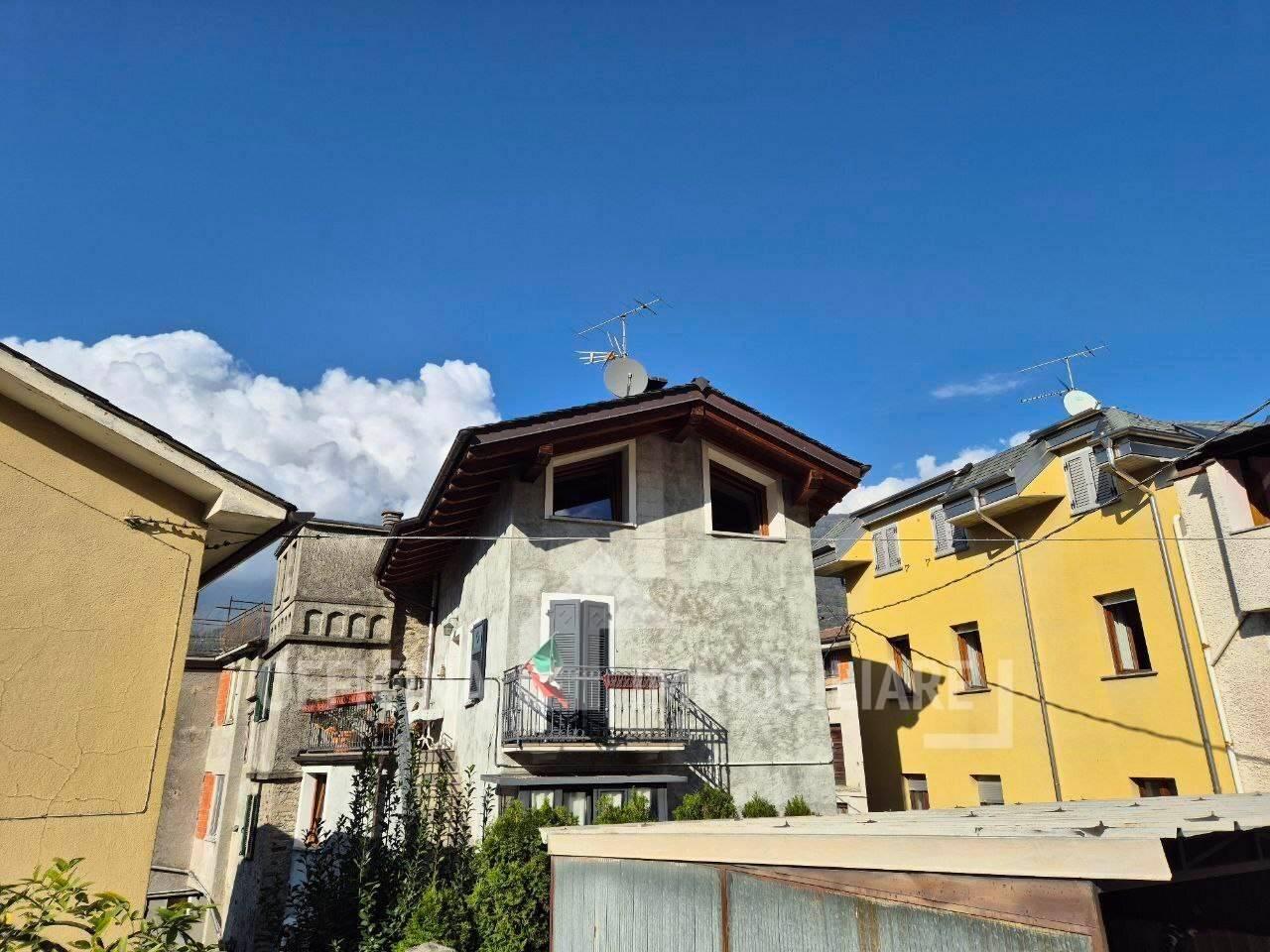 5 rooms House in Talamona, Italy No. 143313