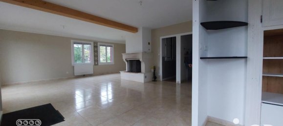 Casa de 9 divisões em Saint-Denis-de-l'Hotel, France N.º 234919 21