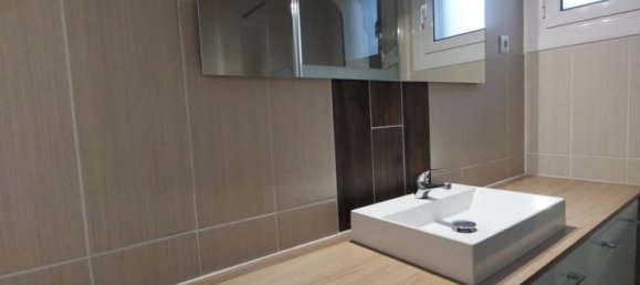 Casa de 9 divisões em Saint-Denis-de-l'Hotel, France N.º 234919 30