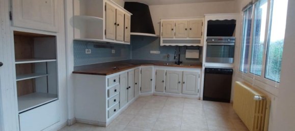 Casa de 9 divisões em Saint-Denis-de-l'Hotel, France N.º 234919 6