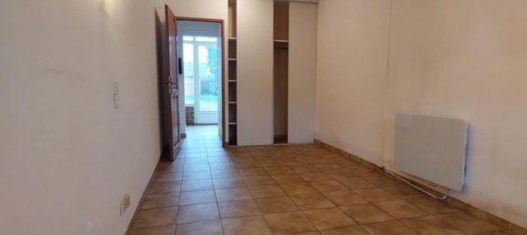 Casa de 9 divisões em Saint-Denis-de-l'Hotel, France N.º 234919 18