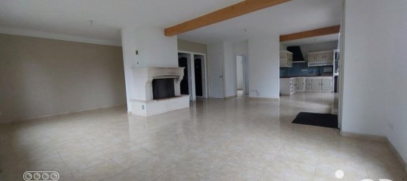 Casa de 9 divisões em Saint-Denis-de-l'Hotel, France N.º 234919 20