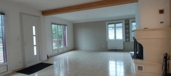 Casa de 9 divisões em Saint-Denis-de-l'Hotel, France N.º 234919 5