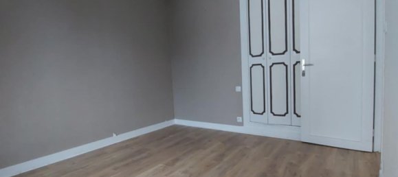 Casa de 9 divisões em Saint-Denis-de-l'Hotel, France N.º 234919 12