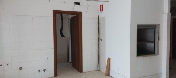 134m² Commercial property in Monte Castello di Vibio, Italy No. 370781 12