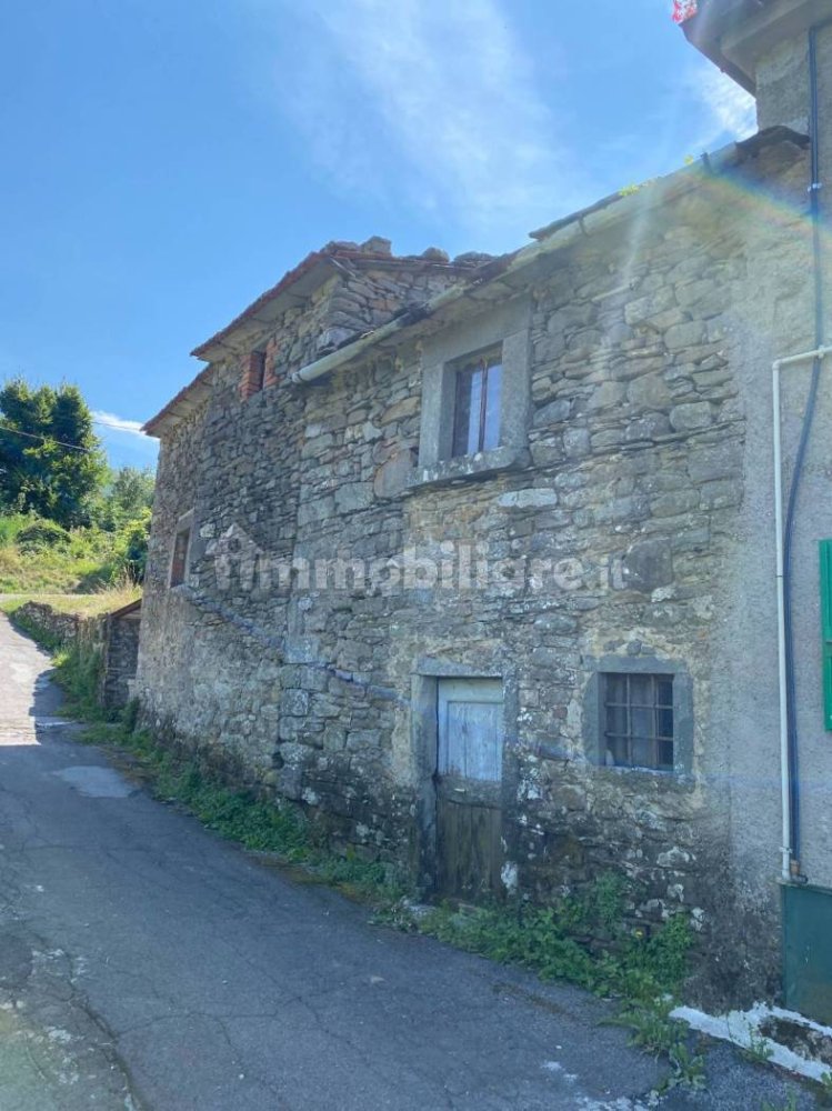 4 rooms House in San Marcello Piteglio, Italy No. 259453