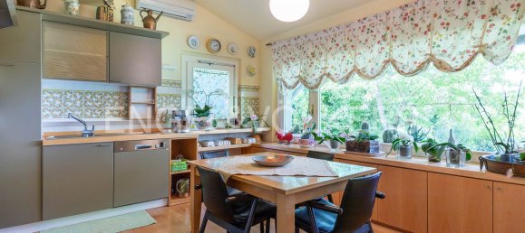 5 bedrooms Villa in Città di Castello, Italy No. 127871 9