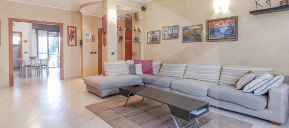 3 rooms Apartment in Milan, Italy No. 241868 2