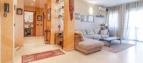 3 rooms Apartment in Milan, Italy No. 241868 3