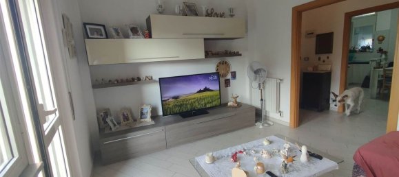 Apartamento de 4 habitaciónes en Livorno, Italy No. 297784 2