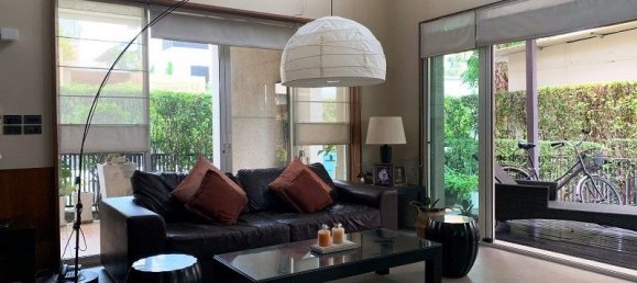 4 bedrooms Cafe / restaurant in Bangkok, Thailand No. 6803 4