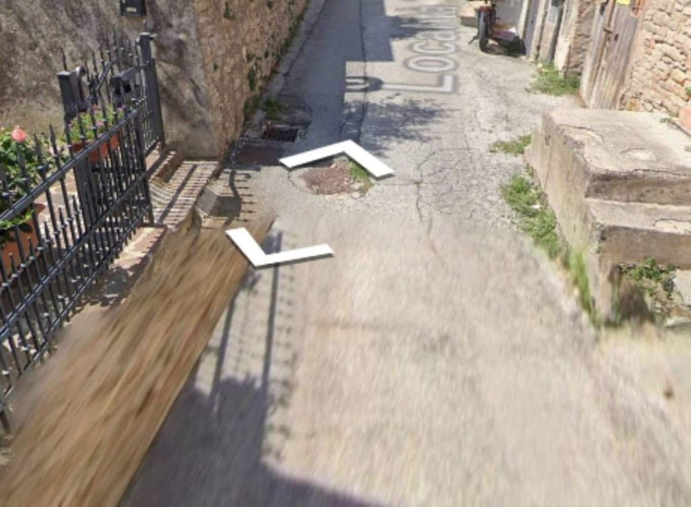 1310m² Commercial property in San Severino Marche, Italy No. 306927