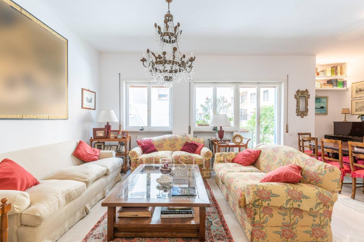 3 bedrooms Apartment in Rome, Italy No. 357125