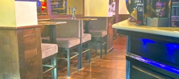 86m² Commercial property in Chantilly, France No. 82627 2