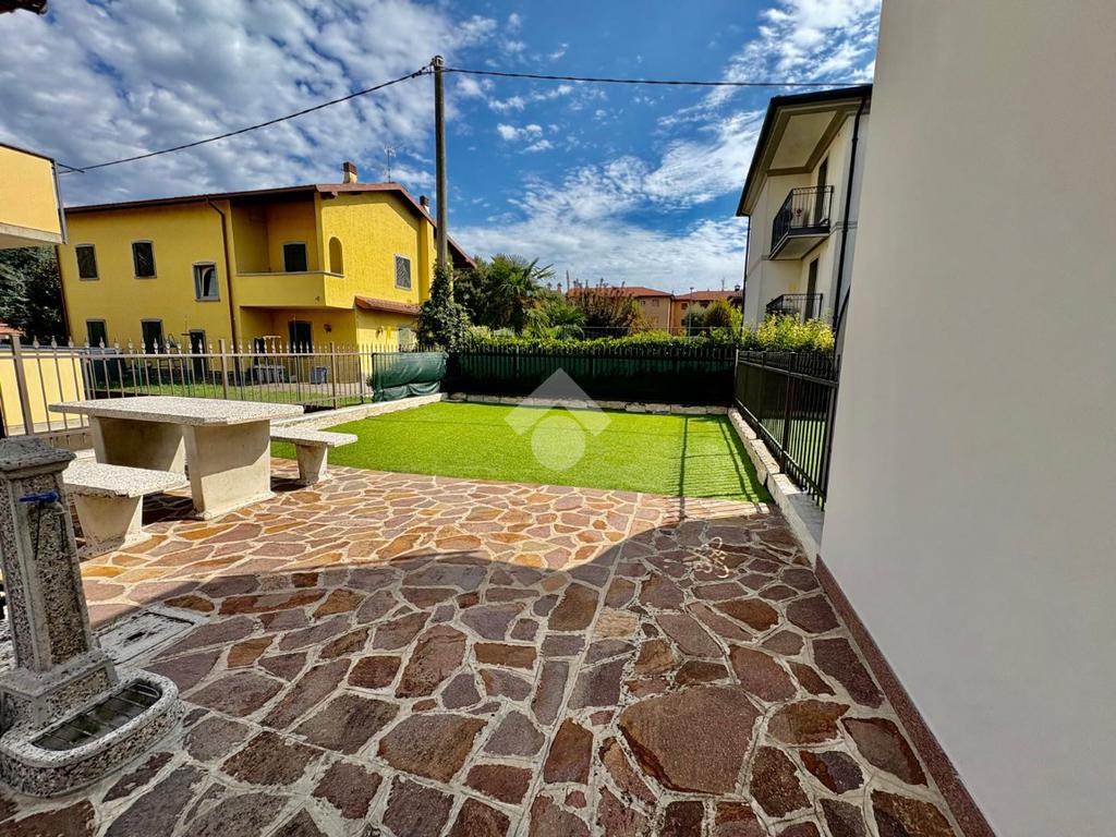 Apartamento de 2 dormitorios en Calcinate, Italy No. 381065
