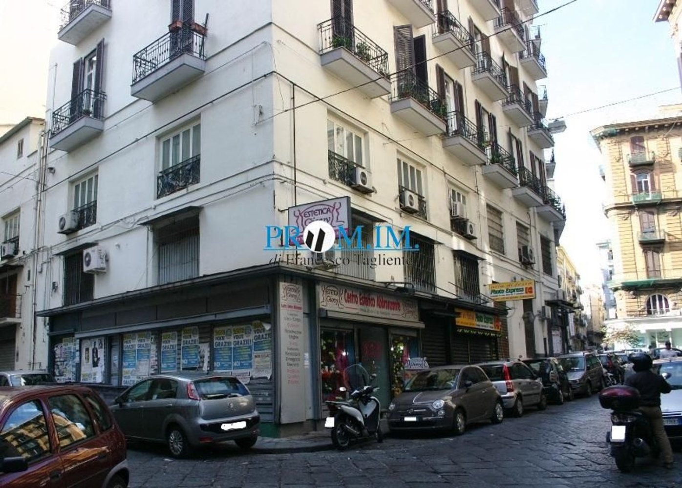 300m² Commercial property in Naples, Italy No. 317254