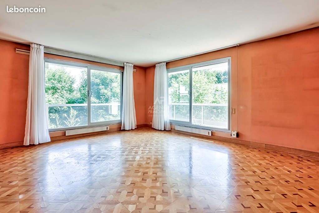 2 Schlafzimmer Wohnung in Suresnes, France, Nr. 165011