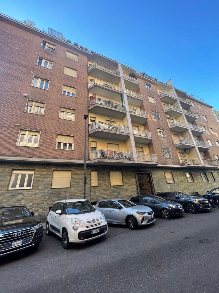 2 rooms Apartment in Turin, Italy No. 277902