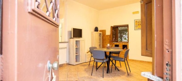 3 Schlafzimmer Wohnung in Naples, Italy, Nr. 339419 11